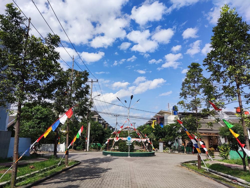 foto posisi tengah perumahan Buana Ciwastra Residence