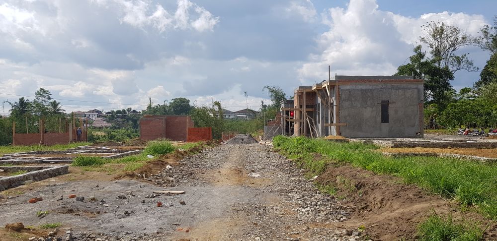 foto posisi tengah perumahan Grand Hill Benjiro