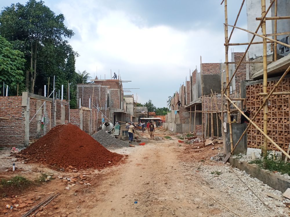 foto posisi tengah perumahan BRITANIA HILLS PAMULANG