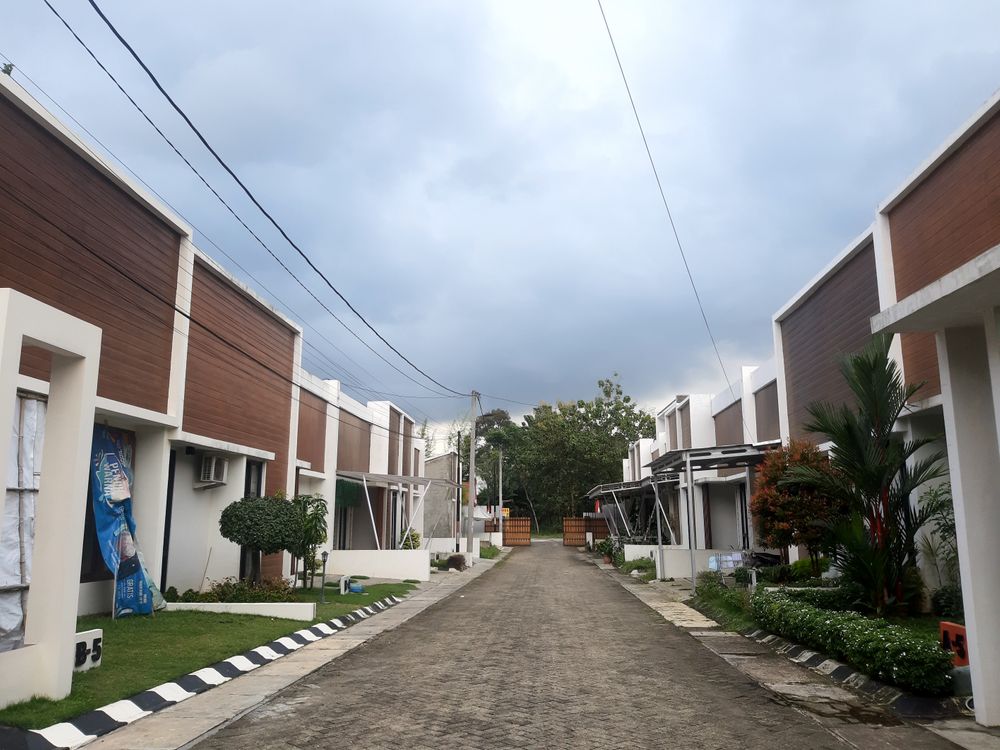 foto posisi tengah perumahan Casa Royal Residence