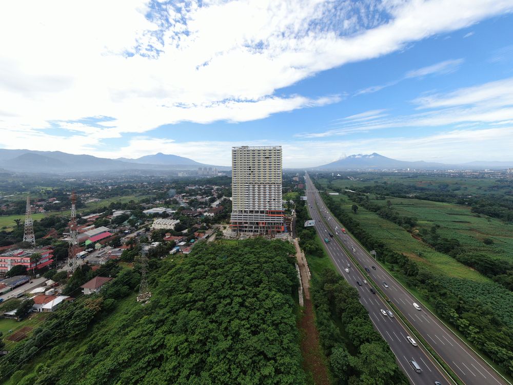 foto posisi tengah perumahan Royal Sentul Park
