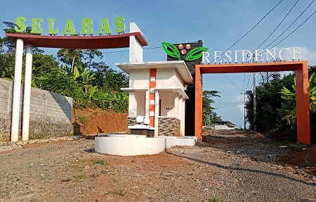 foto gerbang perumahan Selaras Residence