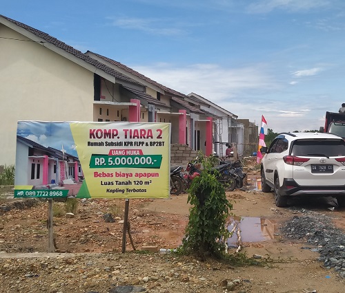 foto gerbang perumahan TIARA 2