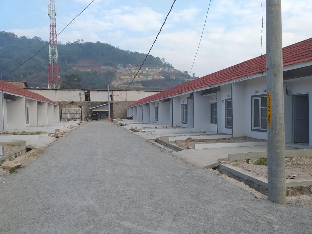foto gerbang perumahan Permata Regency