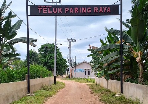 foto gerbang perumahan Teluk Paring Raya