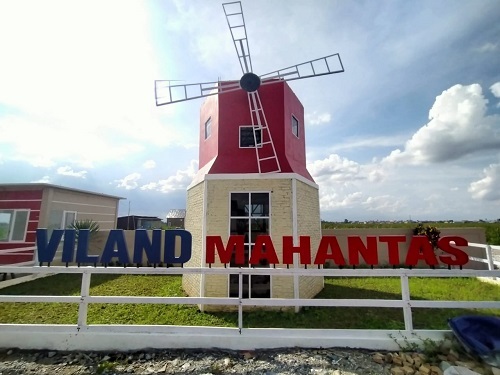 foto gerbang perumahan Victoria Land