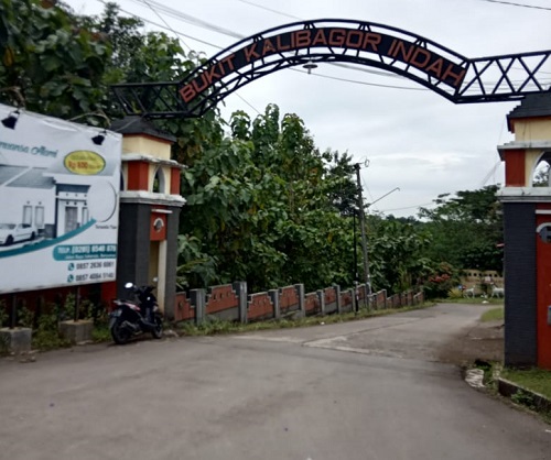 foto gerbang perumahan Bukit Kalibagor Indah Tahap 3