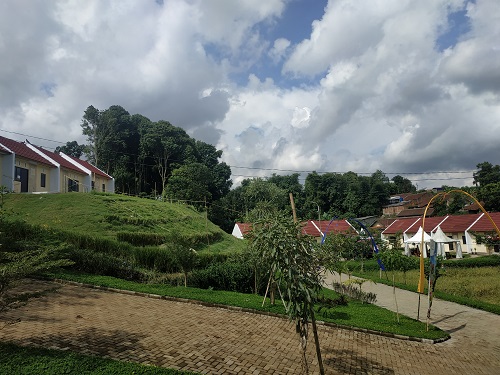 foto posisi tengah perumahan TAMAN BUKIT NIRWANA