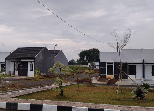 foto posisi tengah perumahan KURNIA RESIDENCE CIPUNAGARA