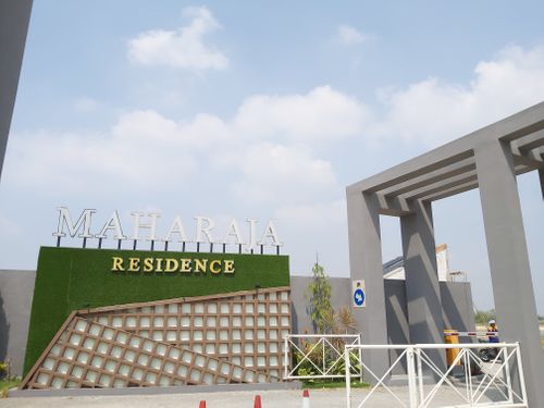 foto gerbang perumahan Maharaja Residence