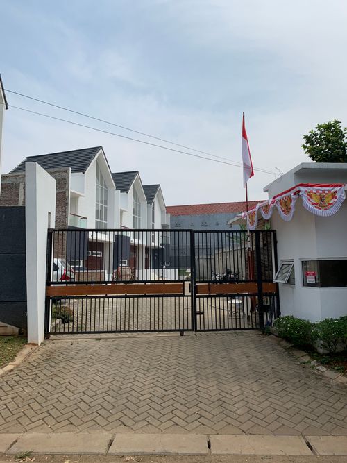 foto gerbang perumahan Casa Urbano Serpong