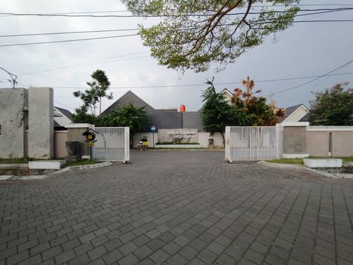 foto gerbang perumahan Taman Kuntan Singopuran
