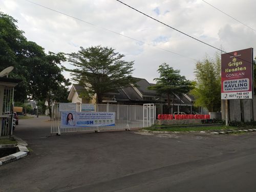 foto gerbang perumahan Griya Kuantan Gonilan
