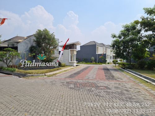 foto gerbang perumahan Pondok Jati Padmasana