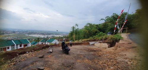 foto gerbang perumahan GREEN VILLAGE CICALENGKA
