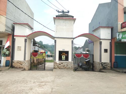 foto gerbang perumahan Sentra Tajur Halang