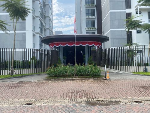 foto gerbang perumahan Apartement The Rosebay