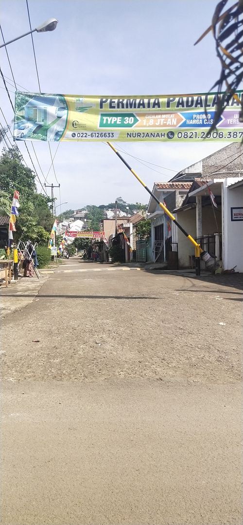 foto gerbang perumahan Permata Padalarang