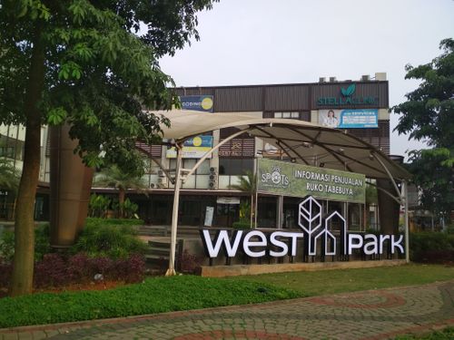 foto gerbang perumahan West Park