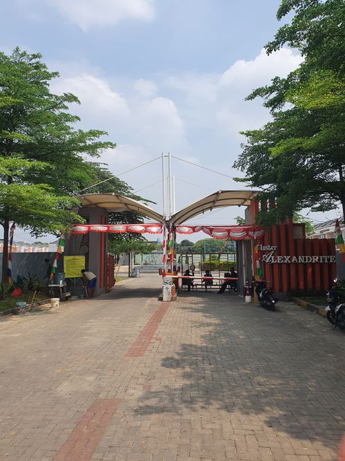 foto gerbang perumahan Duta Indah Residence