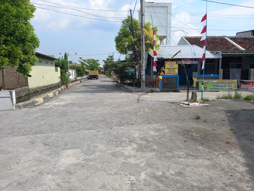 foto posisi tengah perumahan PERUM GRAHA RAYA 1 SARIREJO