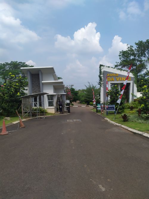 foto gerbang perumahan Perumahan Legenda Wisata