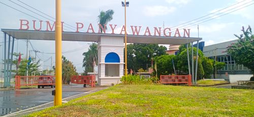 foto gerbang perumahan Bumi Panyawangan Ruko & JKE
