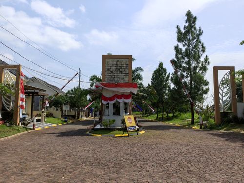 foto gerbang perumahan CLUSTER GRAND VALLEY