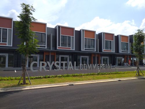 foto gerbang perumahan SUMMARECON BANDUNG - CRYSTAL COMMERCIAL