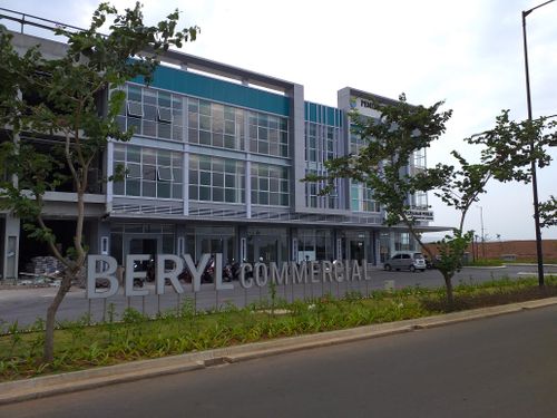 foto gerbang perumahan SUMMARECON BANDUNG - BERYL COMMERCIAL