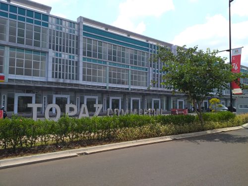 foto gerbang perumahan SUMMARECON BANDUNG - TOPAZ COMMERCIAL