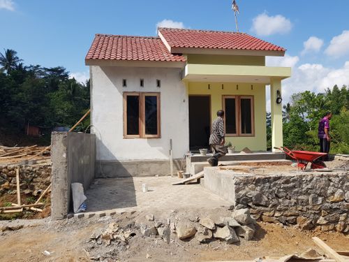 foto tampak rumah tipe 30 perumahan Mambalan Riverside Hill