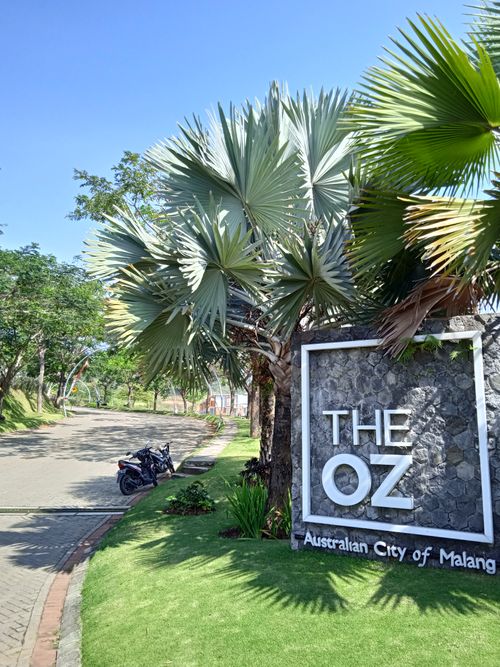 foto gerbang perumahan Perumahan The OZ