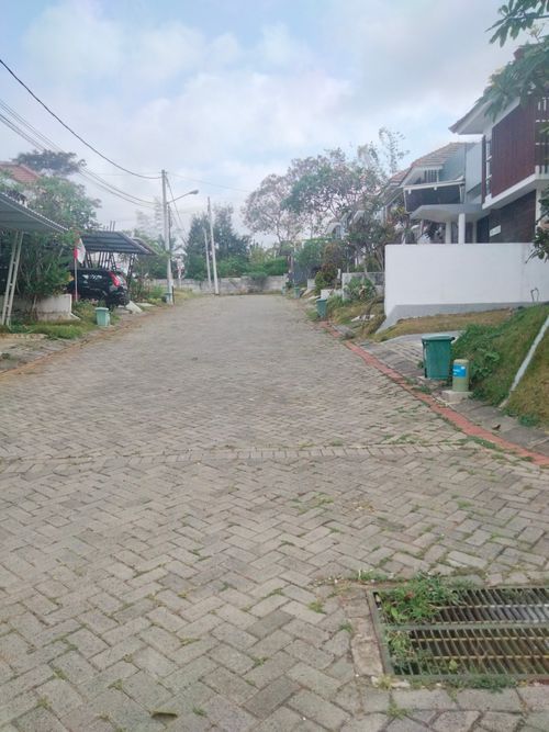 foto posisi tengah perumahan PERUMAHAN THE BRIDGE HILL