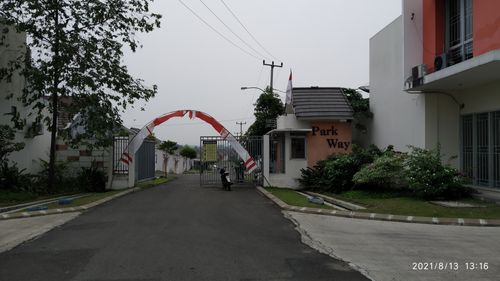 foto gerbang perumahan PARK WAY
