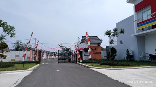 foto gerbang perumahan PARK LANE