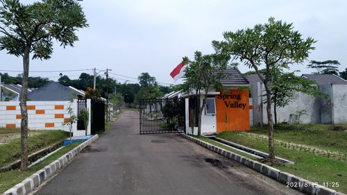 foto gerbang perumahan SPRING VALLEY (CITRA MAJA RAYA JO)