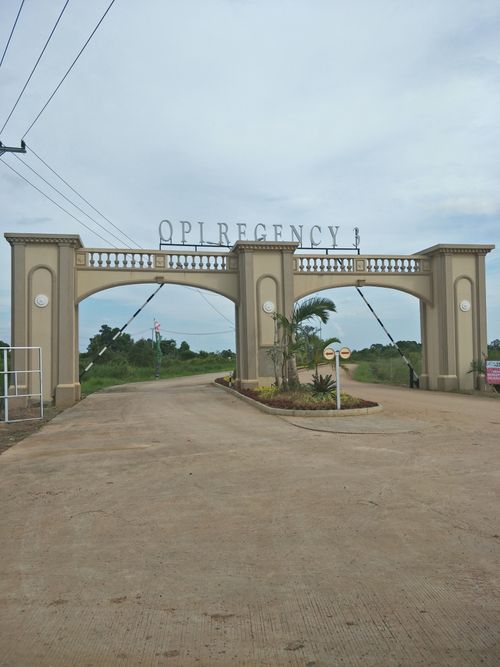foto gerbang perumahan OPI REGENCY 3