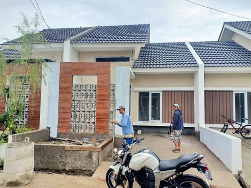 foto tampak rumah tipe 36 mezzanine perumahan G-Land Ciwastra Park