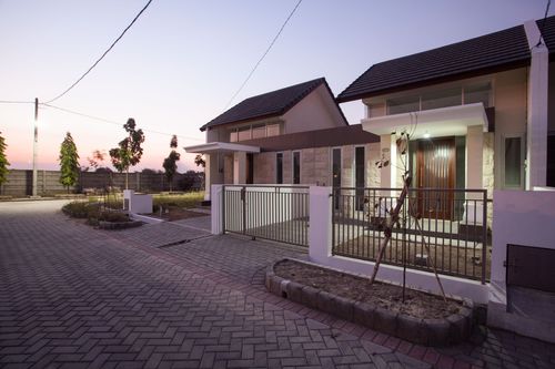 foto tampak rumah tipe Elodie Hook Selatan perumahan Taman Pondok Jati