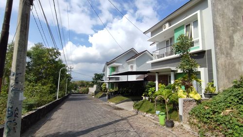 foto posisi tengah perumahan VILLA GARDENIA