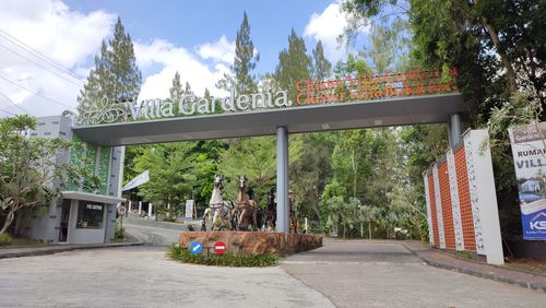 foto gerbang perumahan VILLA GARDENIA