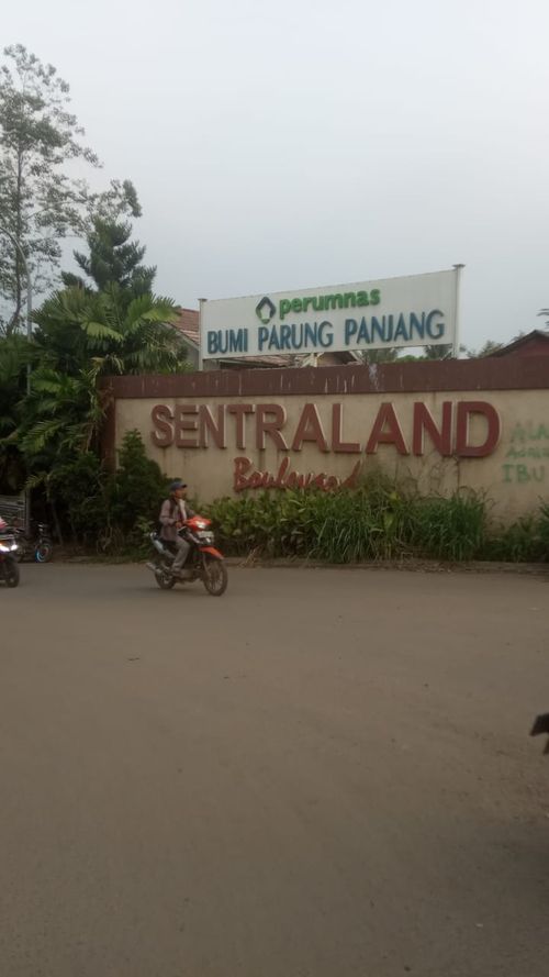 foto gerbang perumahan Bumi Parung Panjang