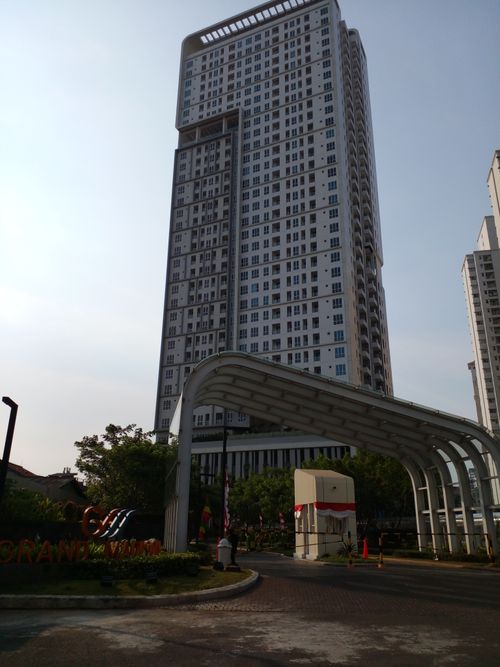 foto gerbang perumahan Apartemen Grand Madison