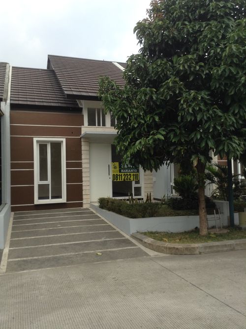 foto tampak rumah tipe 70/120 perumahan TAMAN KOPO INDAH V