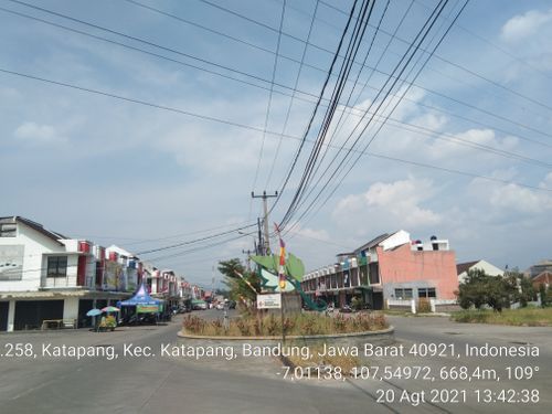 foto posisi tengah perumahan TAMAN KOPO KATAPANG