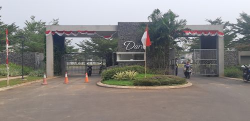 foto gerbang perumahan Cluster Daru, Suvarna Sutera