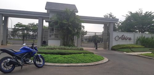 foto gerbang perumahan Cluster Abira, Suvarna Sutera