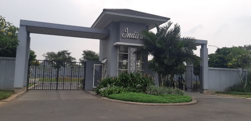 foto gerbang perumahan Cluster Indira, Suvarna Sutera