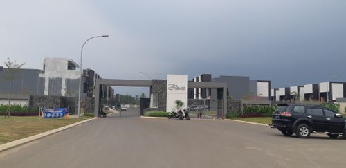 foto gerbang perumahan Cluster Flavio, Suvarna Sutera